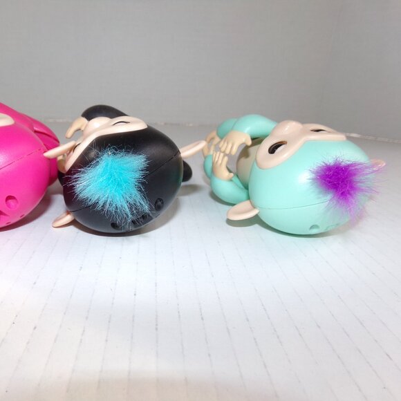 3 Fingerlings Monkeys Interactive Work Pink Black Green - Picture 7 of 13